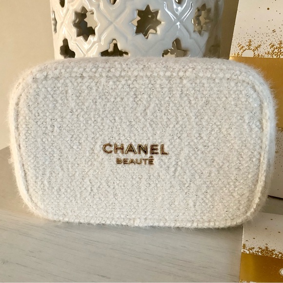 Chanel Limited Edition Beauty Bag and Gift Set - Picture 5 of 11